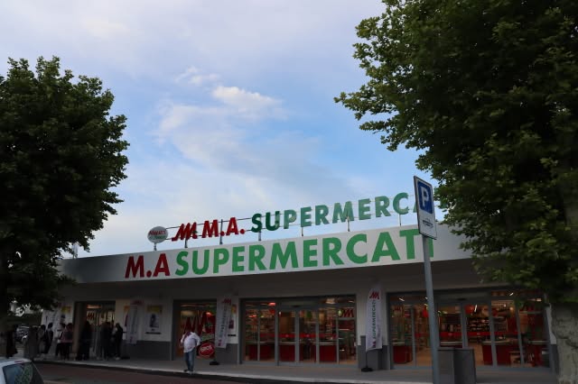 Supermercato a Fiumicino dopo l'adeguamento sismico e l'ampliamento